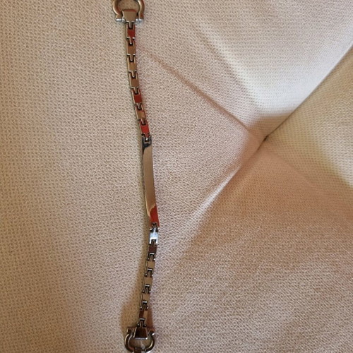 Bracelet new in silver color