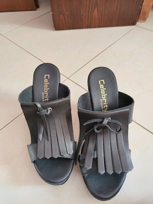 Black platform shoes like new, size 37