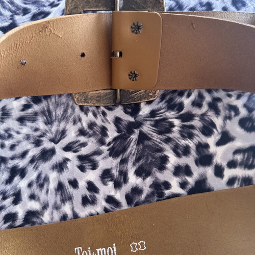 Toi&Moi leather women's belt with wide strap and large vintage metal buckle, like new