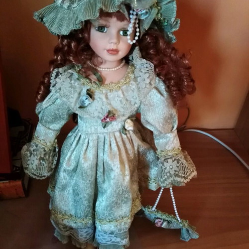 Porcelain doll with green eyes like new