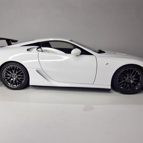 Autoart Signature Lexus LFA Nurburgring Package 1:18 scale model new