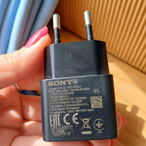 Sony charger used without cable