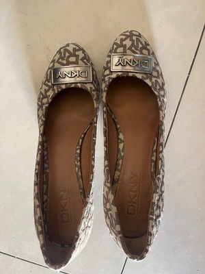 DKNY women's pumps used, size 37, white and beige