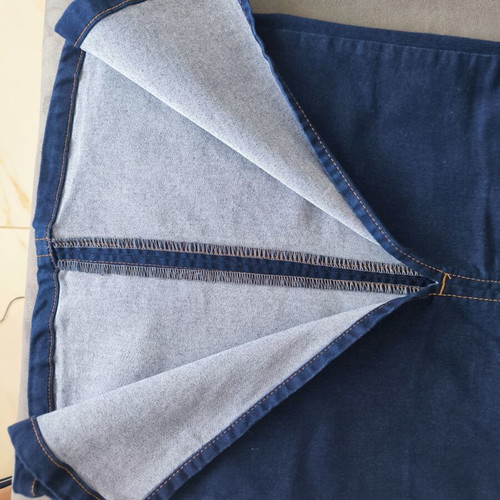 Midi skirt with front slit, like new, size XS, blue