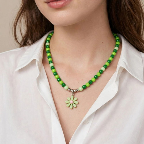 Handmade green beaded spring and summer necklace new