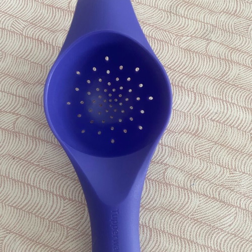 Tupperware small baking sieve purple/blue, new