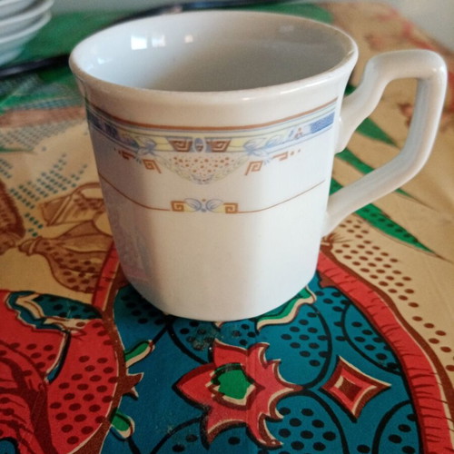 Coffee Cups set of 6 like new, white with light design