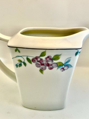 Seltmann Weiden Christin vintage porcelain milk jug like new