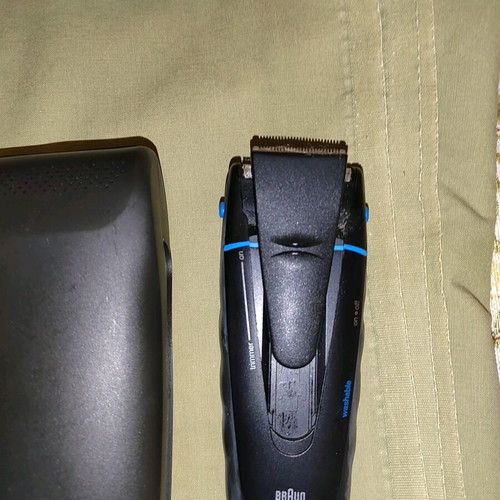 Braun shaver used with case and power cord