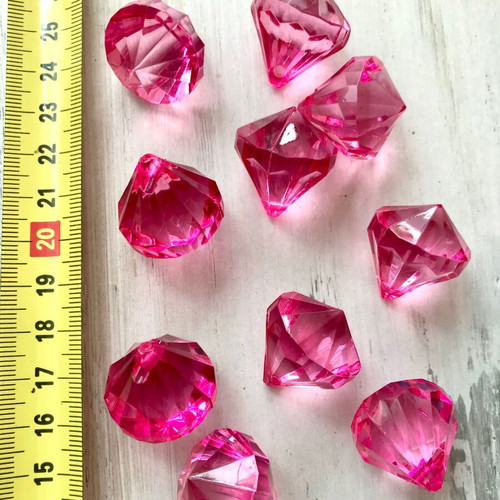 Diamond-shaped polygonal beads fuchsia pink, 10 large, like new