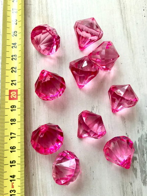 Diamond-shaped polygonal beads fuchsia pink, 10 large, like new