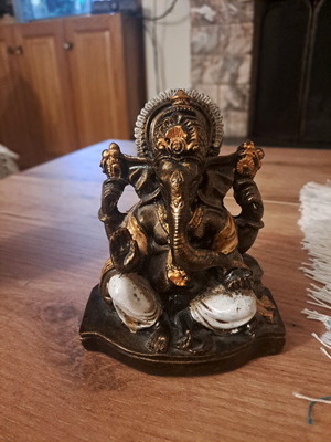 Ganesha statue from Bali like new with gold and white patina