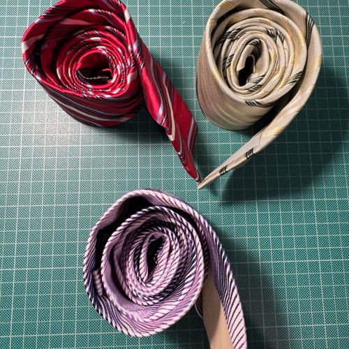 Tie Rack ties like new, pack of 3 multicolored