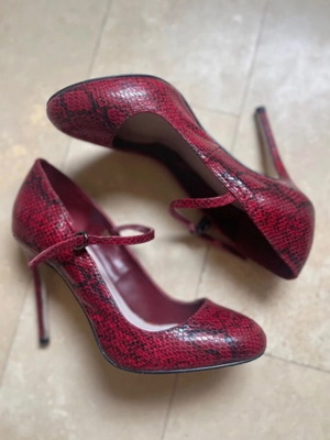 Mary Jane red snake print leather heels like new, size 37