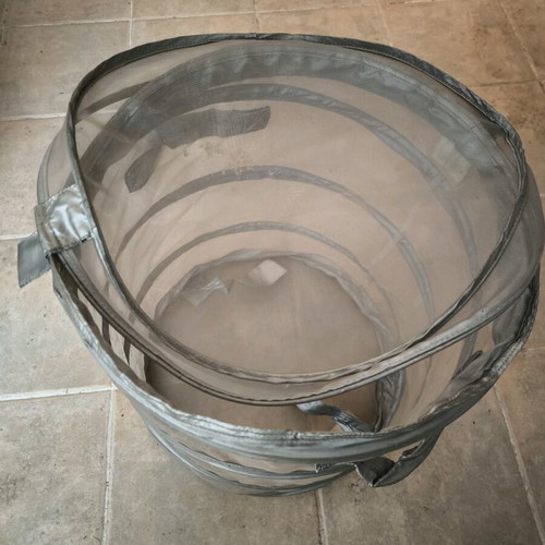 Laundry basket like new with removable lid