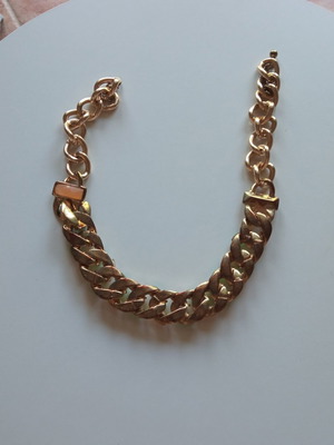 Necklace used, multicolored