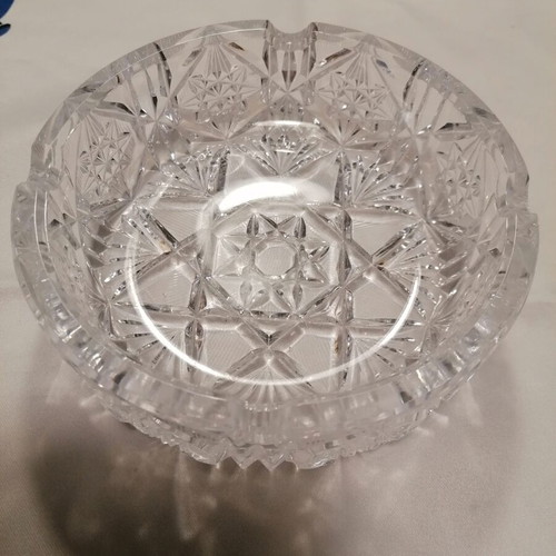 Crystal round ashtray like new