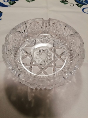 Crystal round ashtray like new