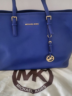 Michael Kors Jet Set Item travel shoulder bag like new, electric blue