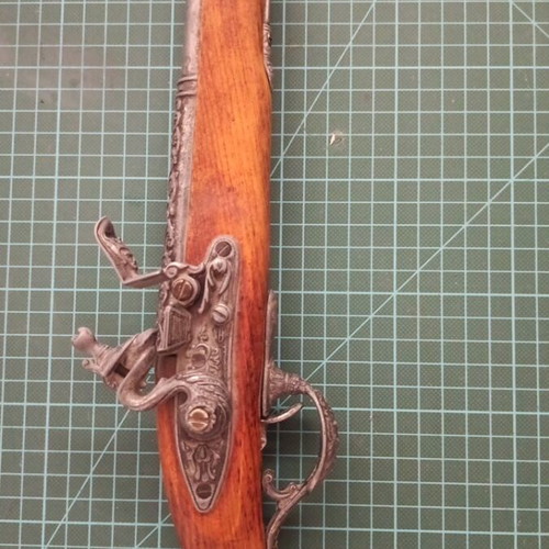Koumpoura pistol like new, wood and metal