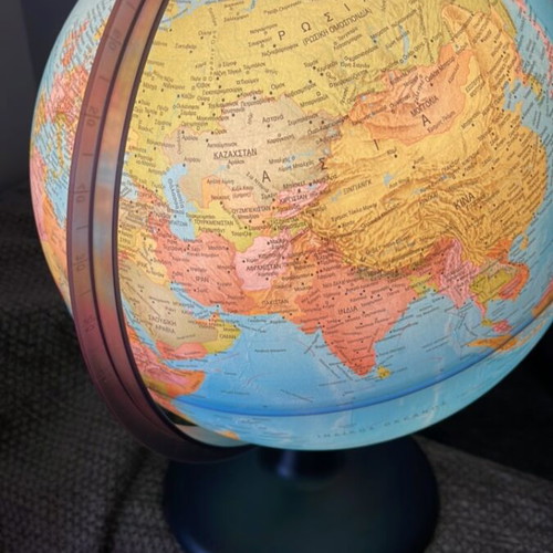 Globe table lamp like new, 30cm diameter