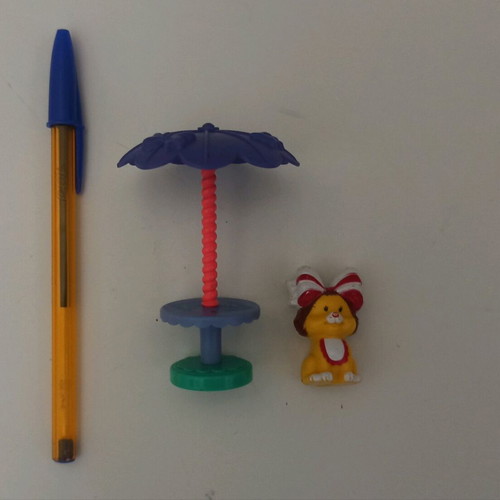 Vintage Bonnie Big Bow Mini Toy Dog Silverlit 1991 used, puppy with bow and table with umbrella