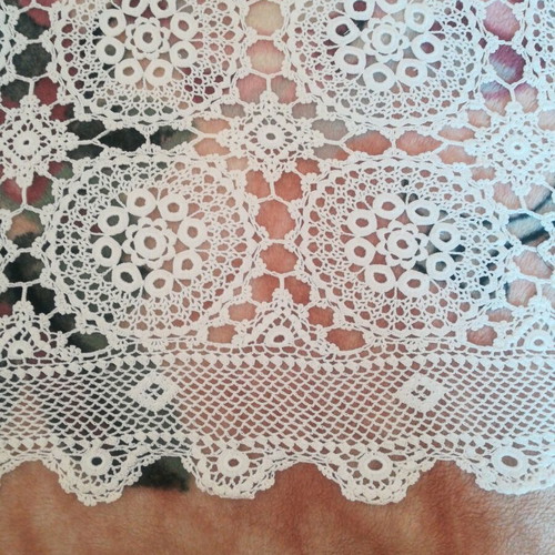 Machine knitted square 90x90 cm like new