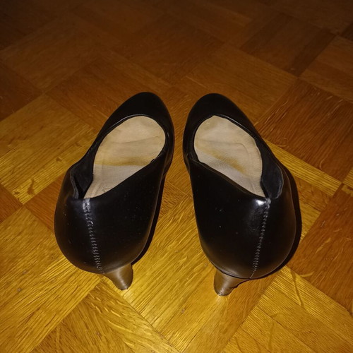 Black shiny pumps size 40 like new