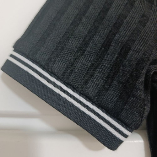 Black fitted dress with short sleeves and white details H&M like new