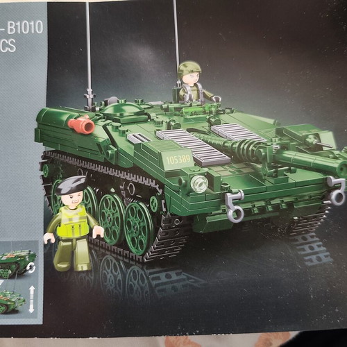 Sluban STRV 103 Swedish Tank 692 Pieces new, sealed
