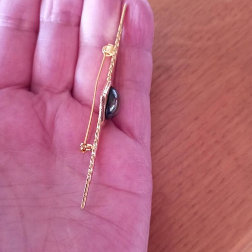 Vintage brooch in gold color with hematite stone, like new