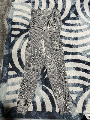 H&M one-piece jumpsuit like new, black and white, 116 cm