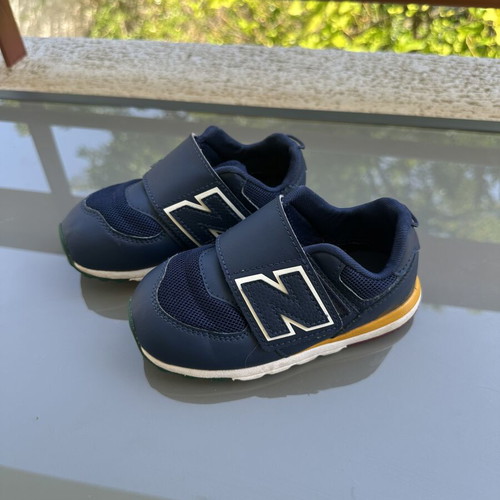 New Balance 574 kids sneakers EU25 blue like new with velcro