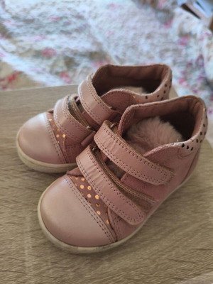 Children's shoes like new, worn once