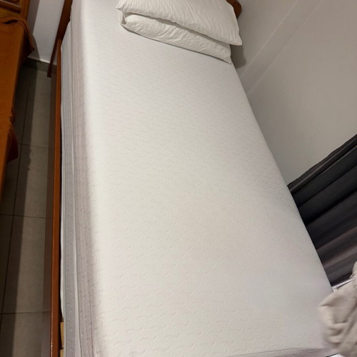 Beds and mattresses like new, set of 2
