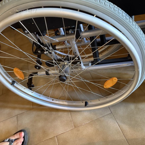 Folding wheelchair, lightweight and durable