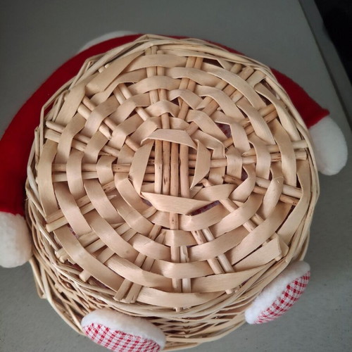 Wicker Easter basket like new, 20cm diameter