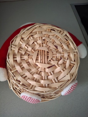 Wicker Easter basket like new, 20cm diameter