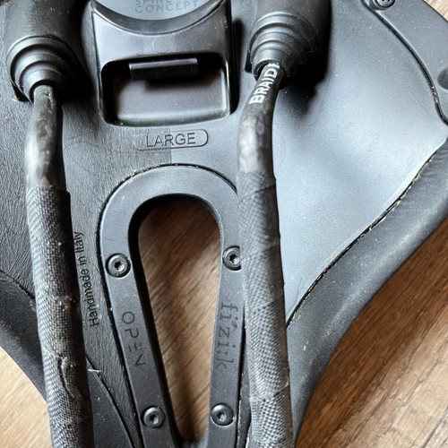 Fizik ALIANTE R1 full carbon saddle like new
