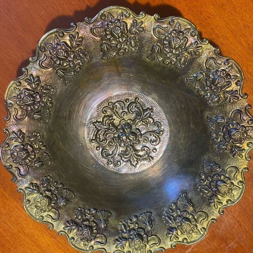 Silver-plated copper plate like new with vine or flower motif