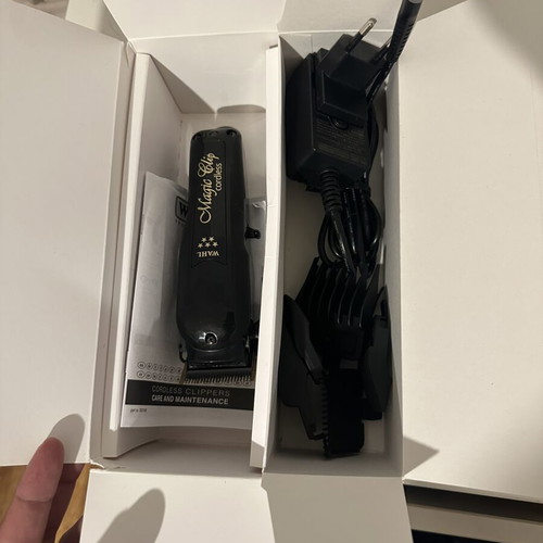 Wahl Magic Clipper like new with charger and guards