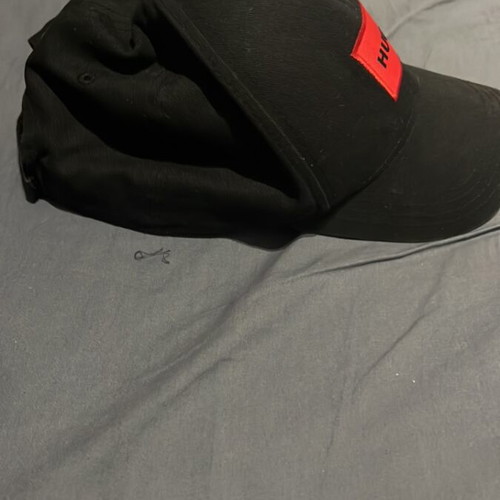 Hugo Boss cap original new, size M, black and red