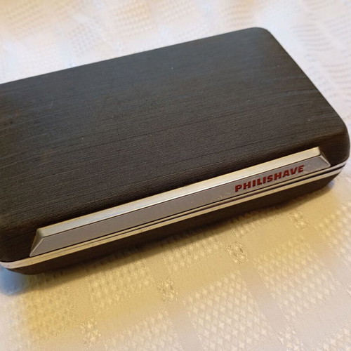 Philips Philishave SC 7960 electric razor used with original case