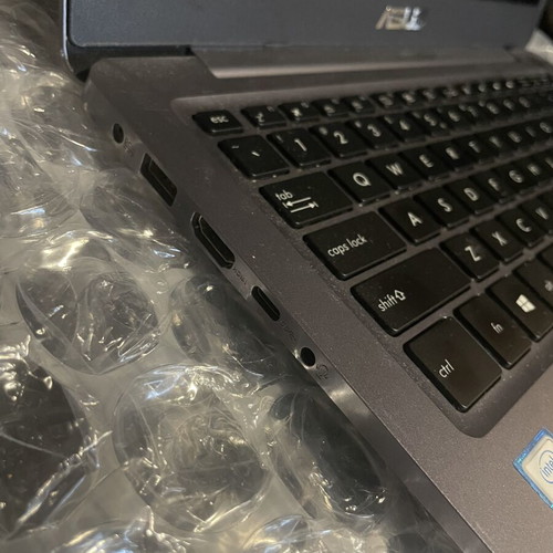 Asus VivoBook S14 laptop used, Intel Core i7, 8GB RAM, 256GB SSD