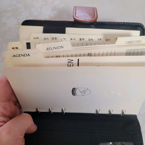 Agenda new in excellent condition with card slots and notepad