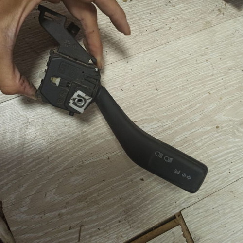Volkswagen Touran I and VW Golf 5 Turn Signal Lever used 1K0953513