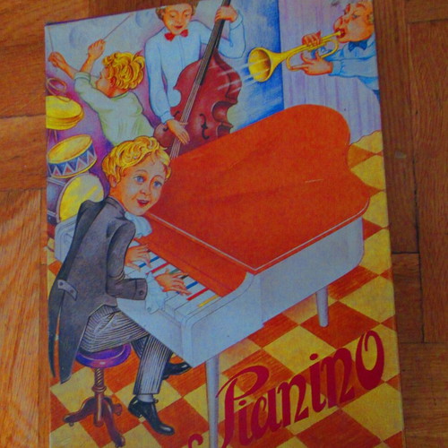Pianino musical toy piano new, in box from the 70s