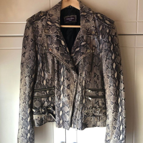 Leather jacket slim fit with zipper like new