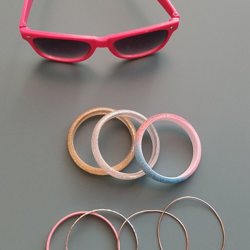 Jewelry set for little girls like new, 6 bracelets with sunglasses gift