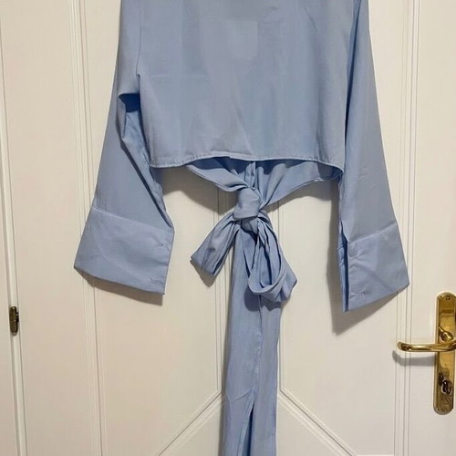 Light Blue Tie-Front Crop Shirt Kate London new, size M